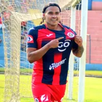 “Gullit” Peña gana menos del 6% de lo que cobraba en México