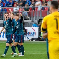 Manfred Ugalde se lució con brillante gol que salvó al Twente ante el AZ Alkmaar (VIDEO)