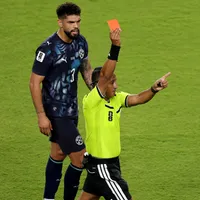 Iván Barton aplicó la "Ley Prestianni" por primera vez en la historia: así fue la roja a Almirón en Paraguay vs. Turquía por el Mundial 2026
