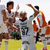 Alajuelense da el primer golpe.