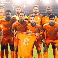 Jugadores del FC Cincinnati lucen camisa de Allan Cruz en muestra de apoyo