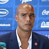 Douglas Sequeira se va al fútbol de Guatemala