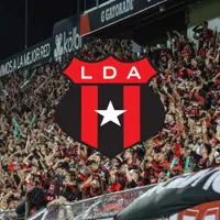 Escudo de Alajuelense y sus afición.