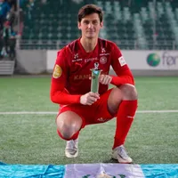 Nicholas Hagen levanta el trofeo en Noruega