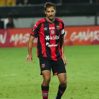 Celso Borges y la duda para renovar en Alajuelense.