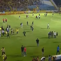 ¡Bochornoso! El Real España ante Marathón se suspende por disturbios de aficionados [VIDEO]