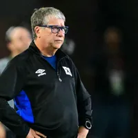 Tras pelearse con aficionados, Bolillo Gómez habla como nunca sobre su futuro en El Salvador: "Piden mi salida"