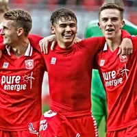 Manfred Ugalde ingresó de cambio en la victoria del Twente sobre el Utrecht