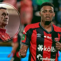 "No me gusta": Rashir Parkins muestra su enojo con una decisión de Guimaraes en Alajuelense