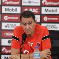 Alexandre Guimaraes quiere reforzar un puesto en Alajuelense.