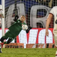 Keylor Navas mega figura en Newell's.