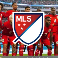Equipo de Panamá en la final del Final Four y el logo de la MLS.