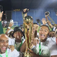 Celebración atípica: Antigua GFC tuvo que levantar la copa de una manera inesperada tras ganarle a Municipal en la final