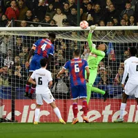 Keylor Navas respondió en su regreso a la titularidad y PSG venció 3-1 a Châteauroux en la Copa de Francia
