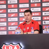 Ismael Rescalvo podría irse de Alajuelense.