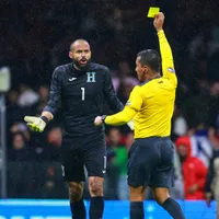 La razón por la cual Edrick Menjívar no fue expulsado por doble amarilla