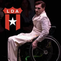 Jugó en Alajuelense, terminó en silla de ruedas tras un robo y ahora volvió a caminar después de 16 años: "Es un sueño"