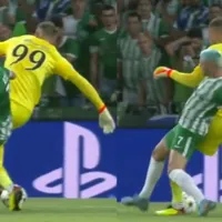 ¡Otra vez con los pies! Donnarumma  estuvo cerca de regalar un gol con PSG en Champions [VIDEO]