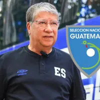 Bolillo Gómez en El Salvador.