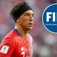 FIFA destaca a Christian Bolaños: "36 y aún levantando trofeos"