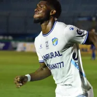 Azarías Londoño le dio el triunfo a Comunicaciones con su gol [VIDEO]