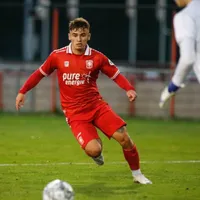 Manfred Ugalde recibe malas noticias en el F.C Twente