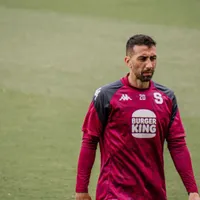 Referente de Saprissa sentencia el futuro de Mariano Torres con un aviso a Hernán Medford: "Está en las últimas"
