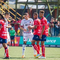 Alajuelense dejó escapar triunfo al último minuto y ve alejarse al Saprissa en la cima