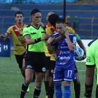 Partido de Cobán y Herediano termina en una pelea