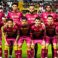 Perdió a sus padres cuando más los necesitaba, luchó contra la pobreza y hoy es figura en Saprissa: "Mi infancia fue complicada"