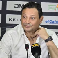Jeaustin Campos prepara una limpia en el plantel de Real España tras no llegar a la final de Honduras