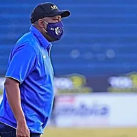 Hernán Medford enfurecido por el juego que mostró Jiracal en el empate del Cartaginés