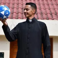 De futbolista a sacerdote: ex-seleccionado hondureño deja todo por la religión
