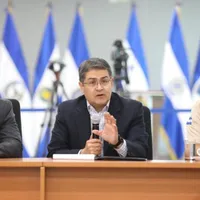 Presidente de Honduras se compromete a erradicar la violencia en los estadios