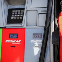 Precio del combustible en El Salvador sigue en alza: esto costará el galón