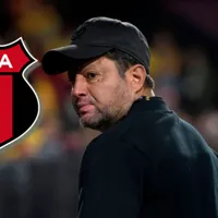 Jafet Soto muy molesto por la suspensión del partido. (Foto: ESPN)
