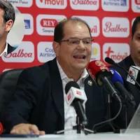 Manuel Arias, presidente de la FEPAFUT, adelanta la renovación de Thomas Christiansen