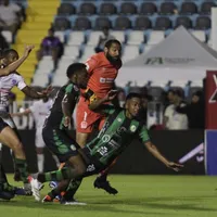 Polémica y gol insólito del arquero: Edrick Menjívar salvó a Olimpia de la derrota (VIDEO)