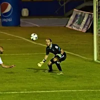 Alexander Robinson debutó con autogol en Comunicaciones y recibió críticas [VIDEO]