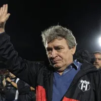 Alajuelense le cumple a Machillo Ramírez.