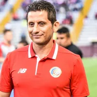 Ronald González estuvo observando jugadores ticos en Guatemala