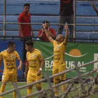 Municipal cae goleado ante Cobán en su debut