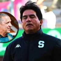 Vladimir Quesada recibe la negativa de Erick Lonnis. (Foto: La Nación)