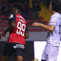 Freddy Góndola le da el triunfo a Alajuelense con un gol [VIDEO]