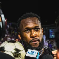 Kendall Waston rompió el silencio.