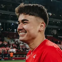 Mientras Feyenoord se retira de la negociación por Manfred Ugalde, el tico lanza un guiño a otro equipo de Países Bajos