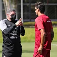 Bryan Ruiz y Luis Fernando Suárez comparten opinión sobre quién fue el mejor arquero de 2021