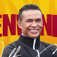 Jafet Soto escucha el pedido de Walter Centeno para su llegada a Herediano