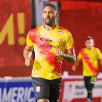 Marcel Hernández enfocado en su proyecto.