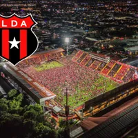 "Está de vuelta": Alajuelense se asegura el regreso de la leyenda que enloquece a la afición y así lo anunciaron